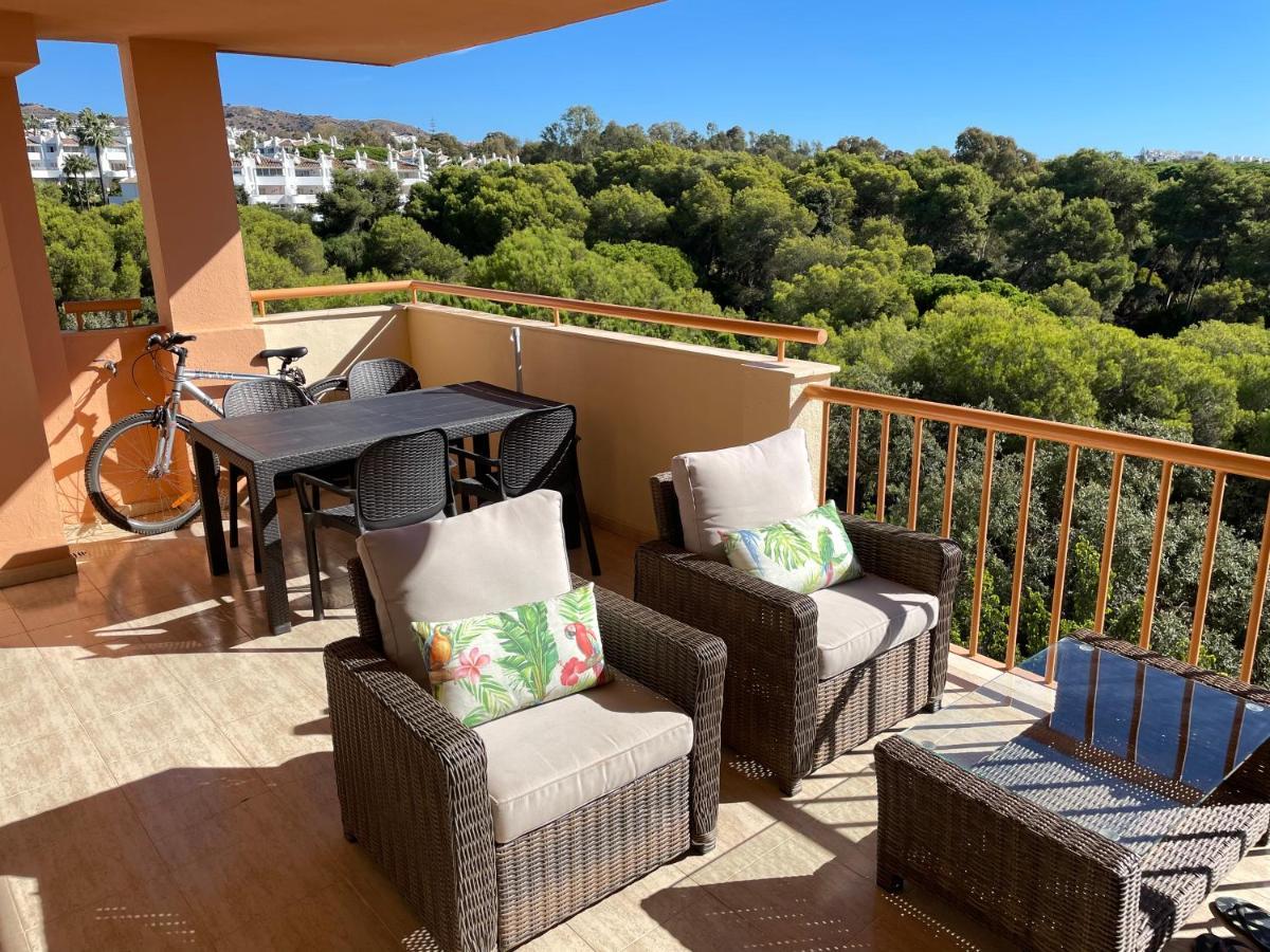 Beautiful Holiday Apartment 2 Bedroom Beach And Pool Malaga Marbella Calahonda Royale Mijas Costa Spain Zewnętrze zdjęcie