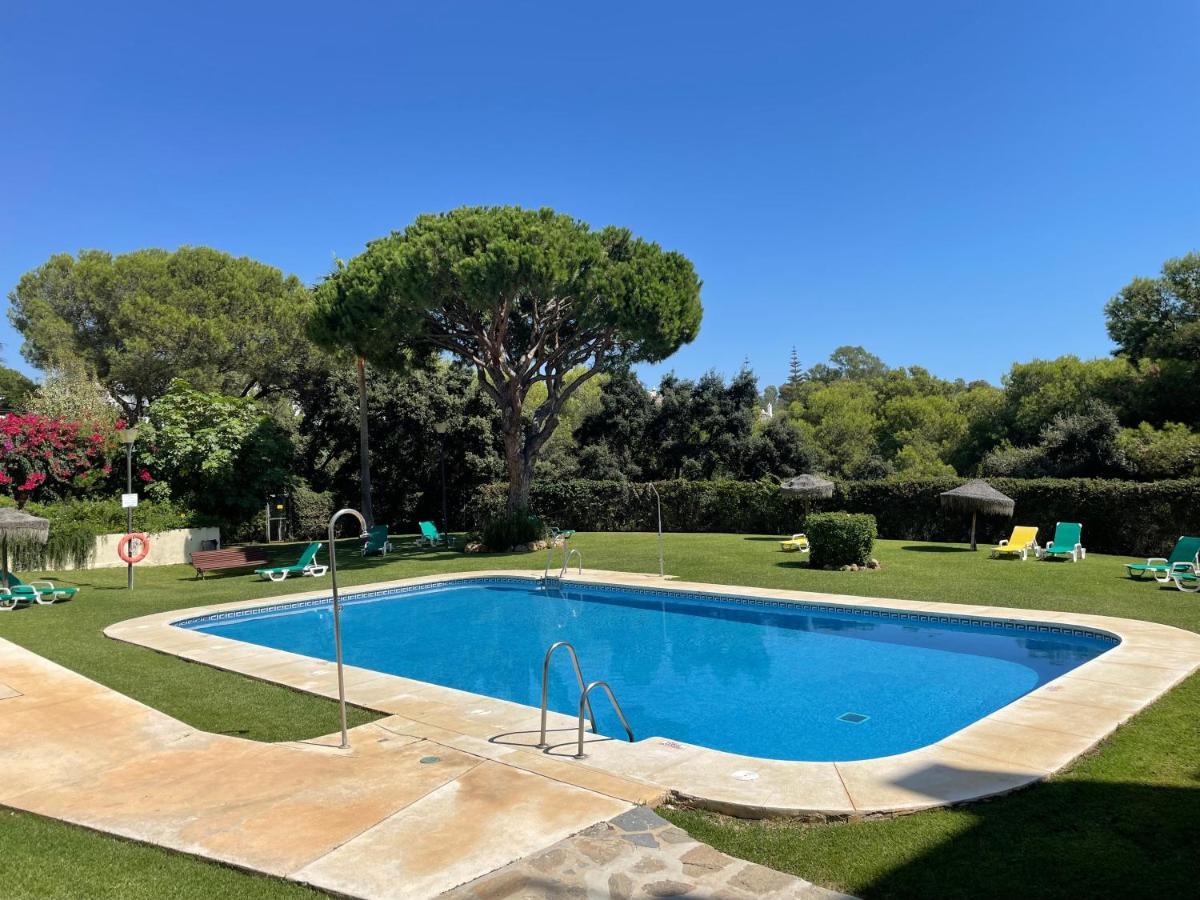 Beautiful Holiday Apartment 2 Bedroom Beach And Pool Malaga Marbella Calahonda Royale Mijas Costa Spain Zewnętrze zdjęcie
